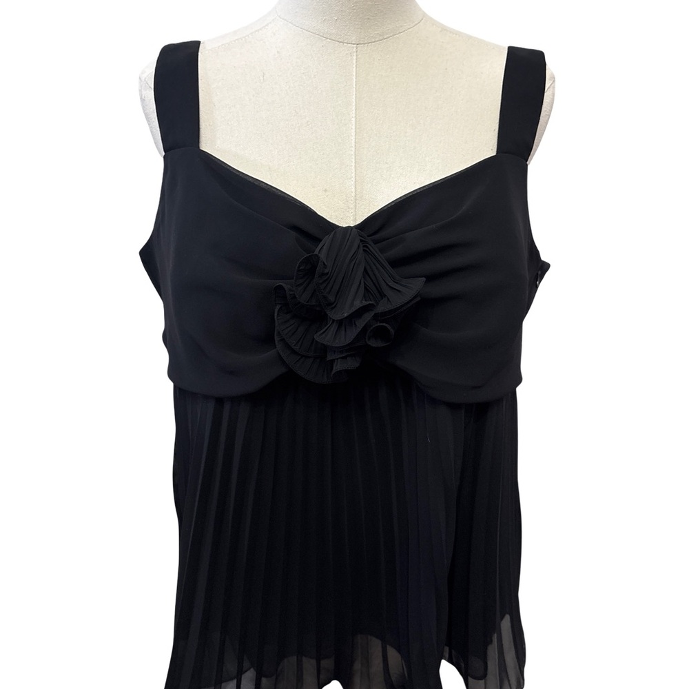 Elegant Black Pleated Women's Top - size 18